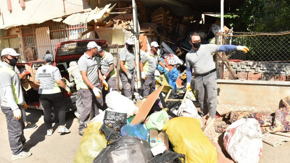  Kepez’de çöp apartman operasyonunda 20 kamyon çöp tahliye edildi