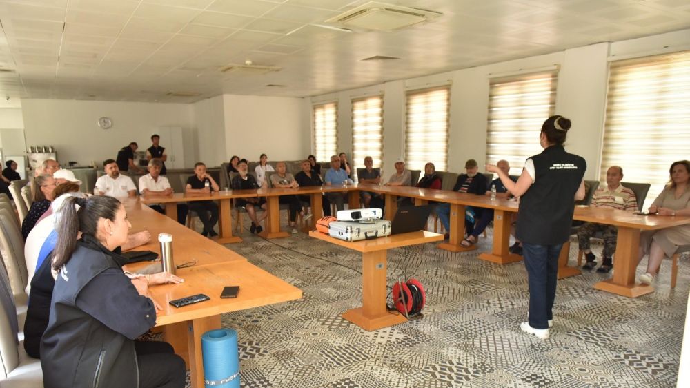 Kepez’den Huzurevi sakinlerine afet bilinci eğitimi