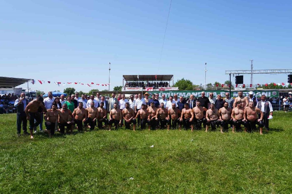 Kırklareli Babaeski Kavasoğlu ve Şamdancıbaşı İbrahim Yağlı Pehlivan Güreşleri’nde başpehlivan Okulu oldu