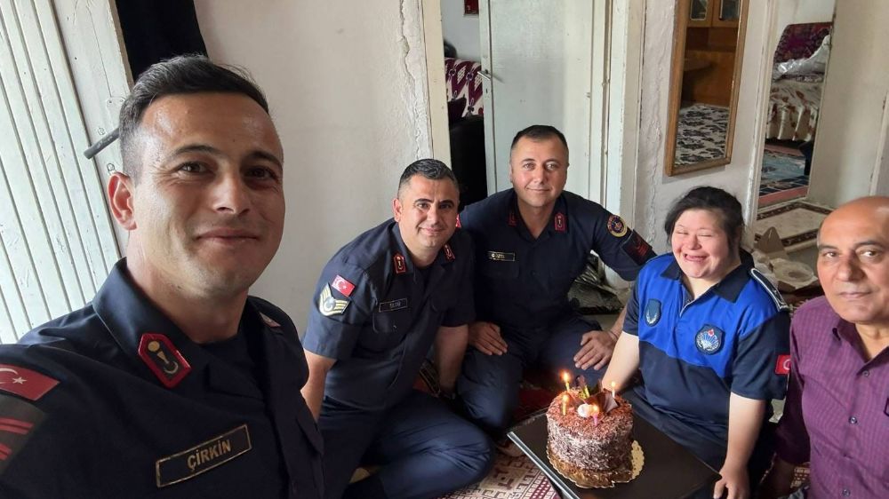 Kırşehir'de Jandarmadan Down Sendromlu Sıla'ya Doğum Günü Sürprizi
