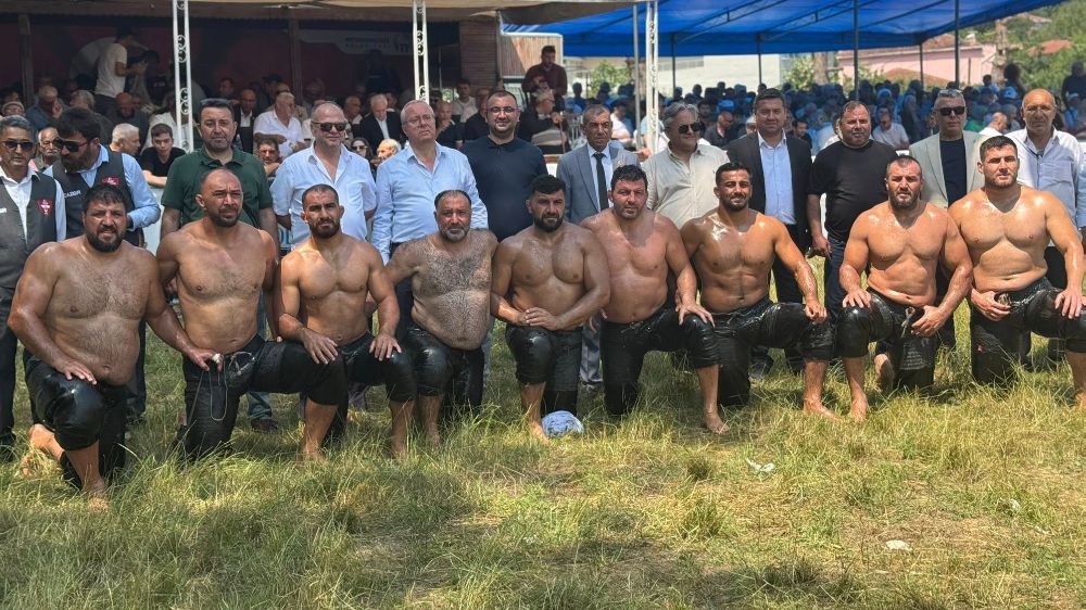 Kocaeli - CW Enerji Türkiye Yağlı Güreş Ligi'nin 3. etabı olan 17. Sekapark Yağlı Güreşleri öncesinde başpehlivanların performanslar