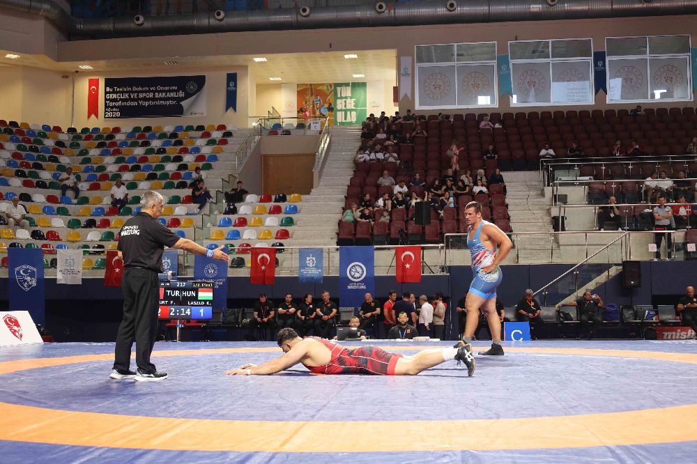 Kocaeli'de güreş heyecanı sürüyor