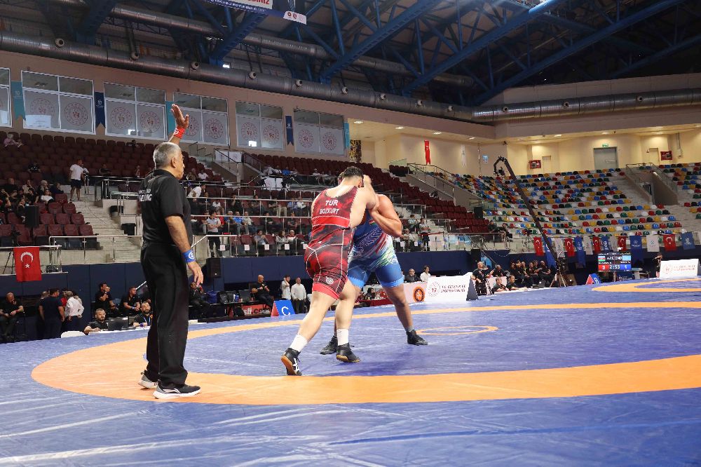 Kocaeli'de güreş heyecanı sürüyor