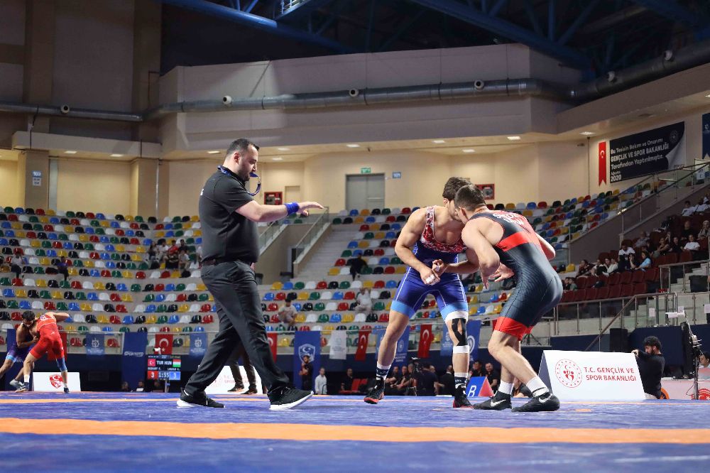 Kocaeli'de güreş heyecanı sürüyor