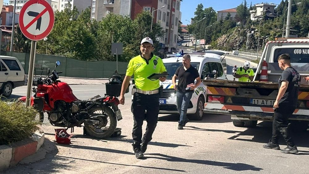 Kontrolden çıkan motosiklet devrildi: 1 yaralı