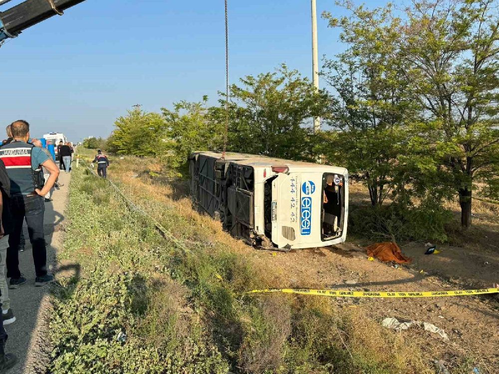 Konya Ereğli'de yolcu otobüsü devrildi: 1 ölü, 23 yaralı