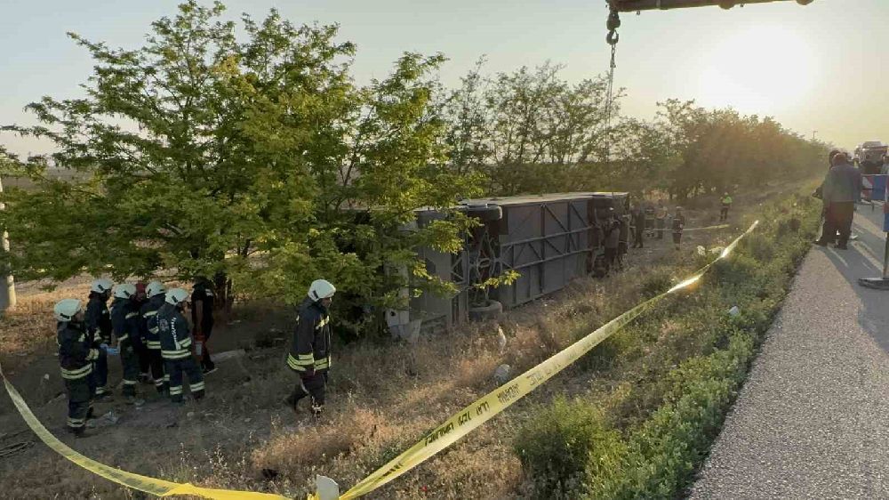 Konya Ereğli'de yolcu otobüsü devrildi: 1 ölü, 23 yaralı