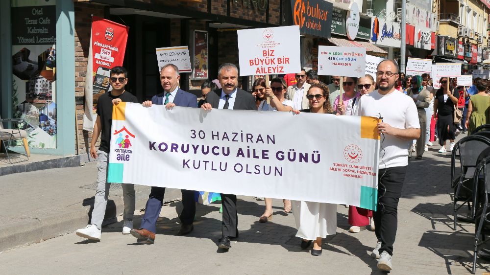  'Koruyucu Aile Günü' farkındalık yürüyüşü