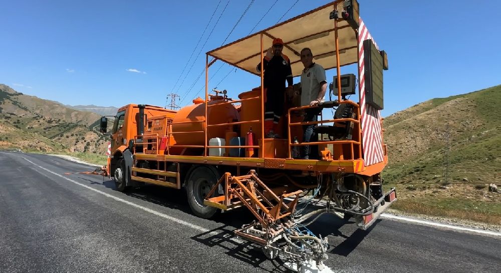 Küçük kızı, kazada hafif yaralanan annesinden ayrılmak istemedi