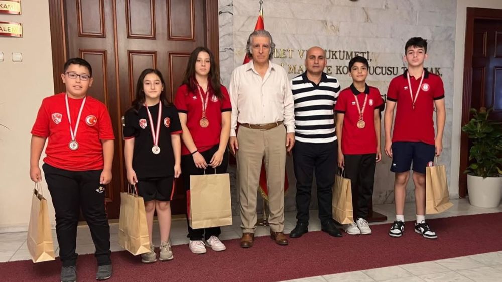 Kuşadası'nda başarılı sporcular Kaymakam Keklik ile görüştü