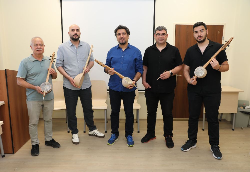  MAKÜ’de gelenekten geleceğe: Kabak kemane artık 3D yazıcıyla üretiliyor