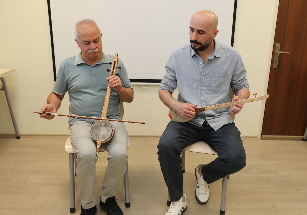  MAKÜ’de gelenekten geleceğe: Kabak kemane artık 3D yazıcıyla üretiliyor