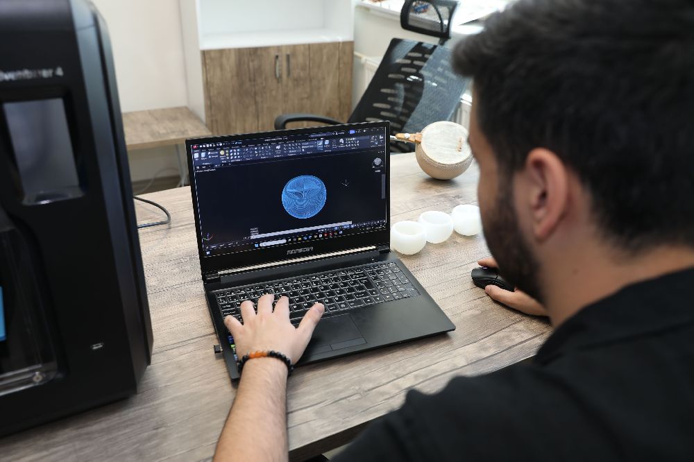  MAKÜ’de gelenekten geleceğe: Kabak kemane artık 3D yazıcıyla üretiliyor