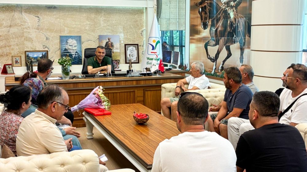 Manavgat Belediye Başkanı Kara, pazar esnafını dinledi