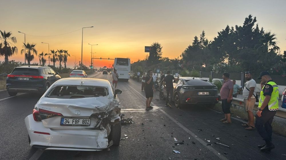 Manavgat’ta zincirleme kaza: 1 yaralı