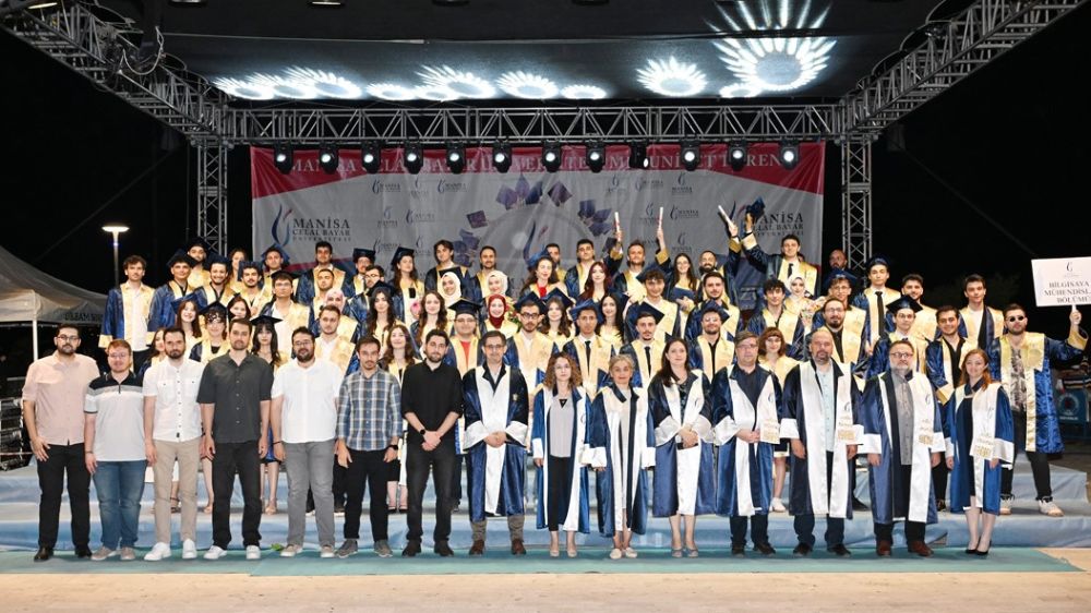 Manisa Celal Bayar Üniversitesi 824 mühendis mezun etti
