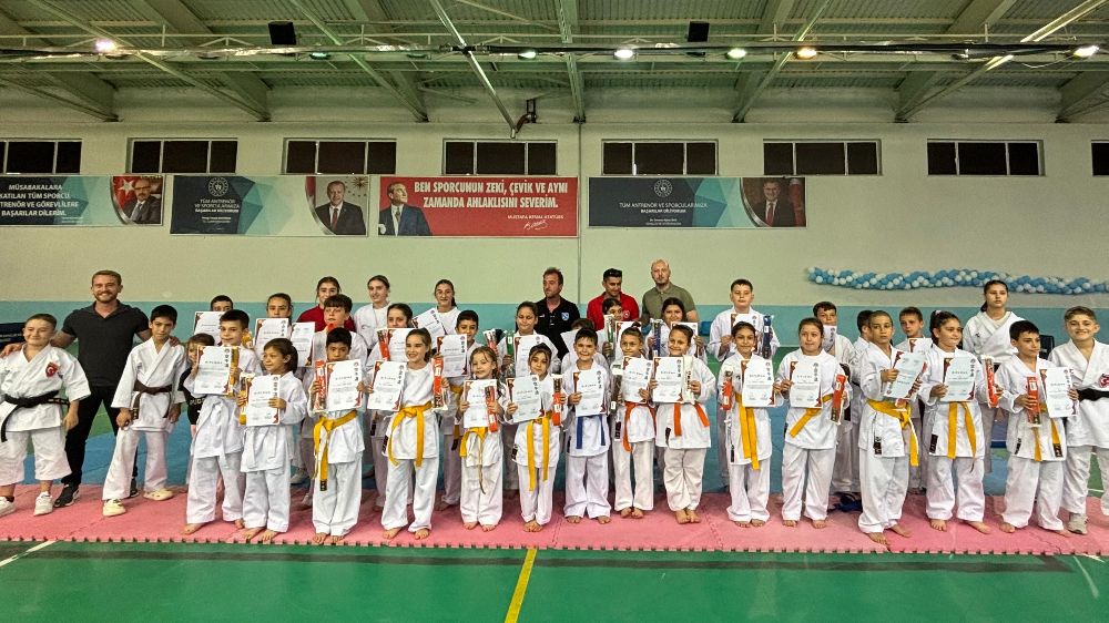 Manyaslı karateciler kuşak sınavında ter döktü
