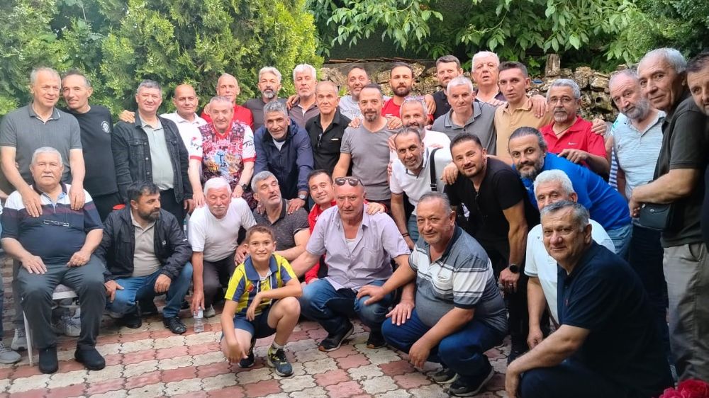Masterler derneği üyeleri dostluk maçı sonrası gönüllerince eğlendi