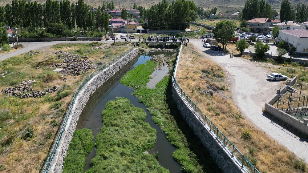 Melendiz Çayı'na karışan kanalizasyon suyu tehlike saçıyor
