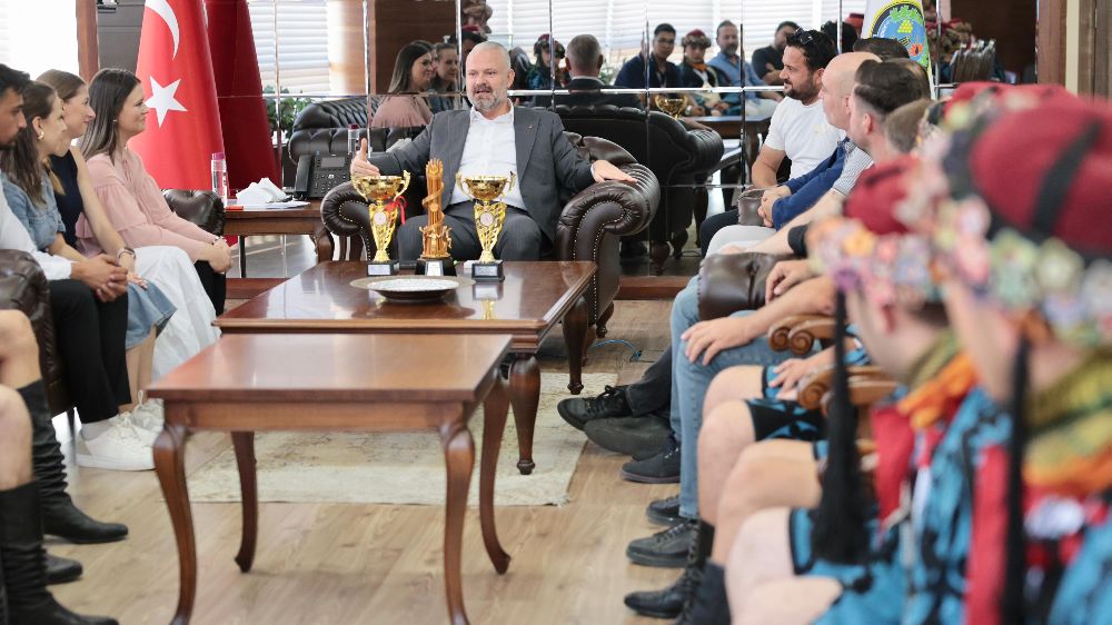 Menemen, halk oyunlarında Türkiye şampiyonluğu gururu yaşadı