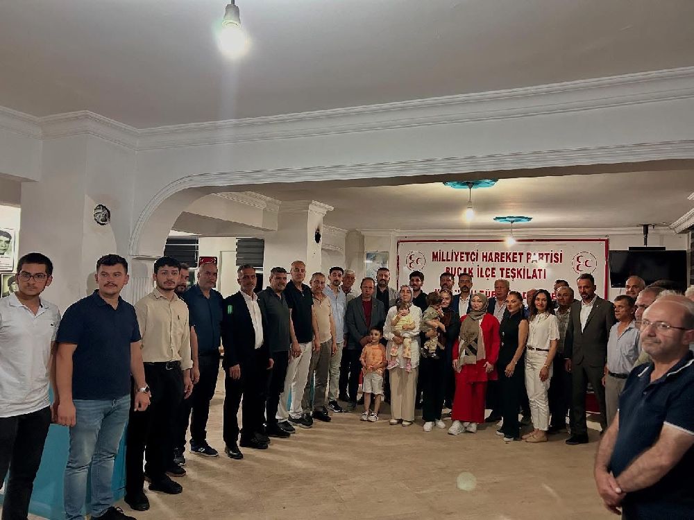 MHP Bucak’ta bayramda kenetlendi! Bayramlaşma programında buluştular
