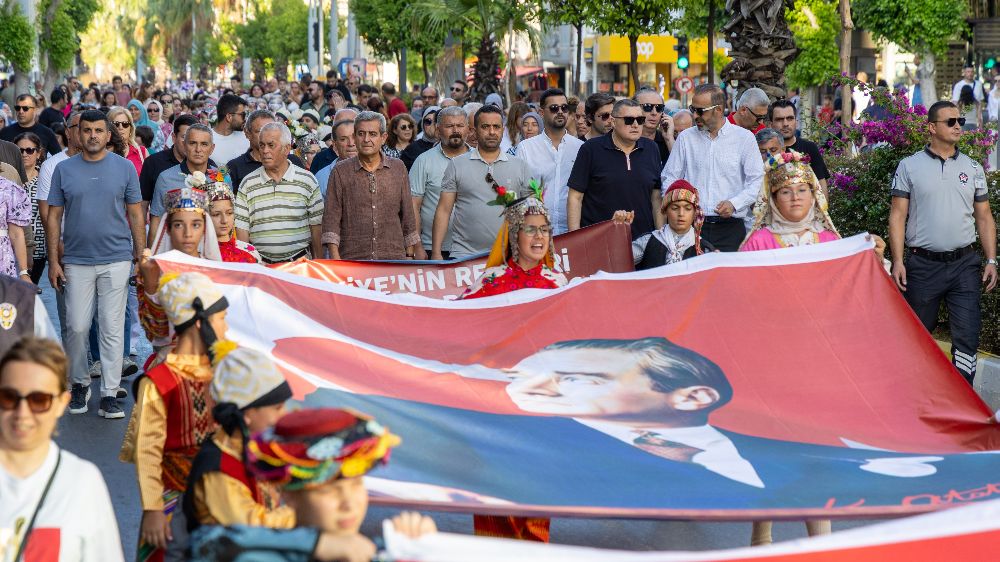 Minikler Türkiye Halk Oyunları Şampiyonası Manavgat’ta başladı
