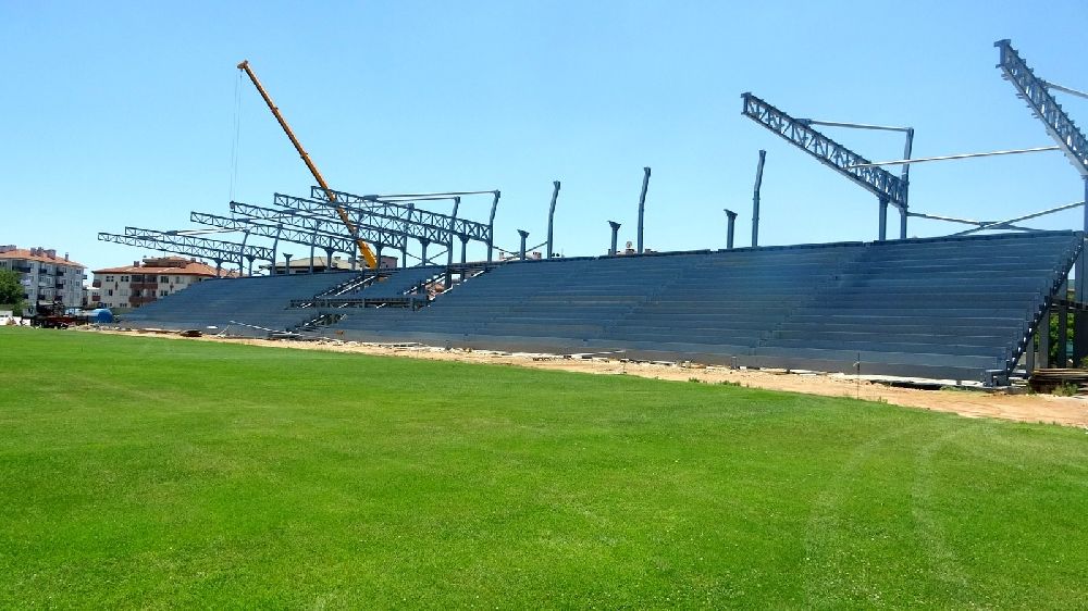 Muğla Atatürk Stadyumu’nda yeni tribün inşaatı hızla sürüyor
