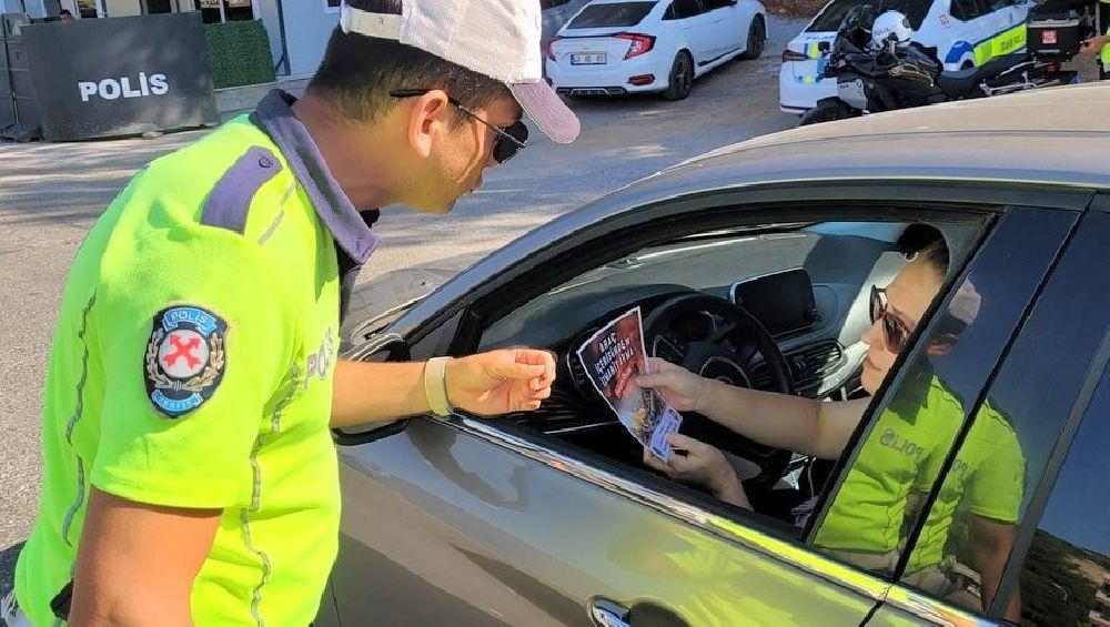 Muğla'da yangın alarmı trafik ekipleri sahada, broşürler dağıtılıyor