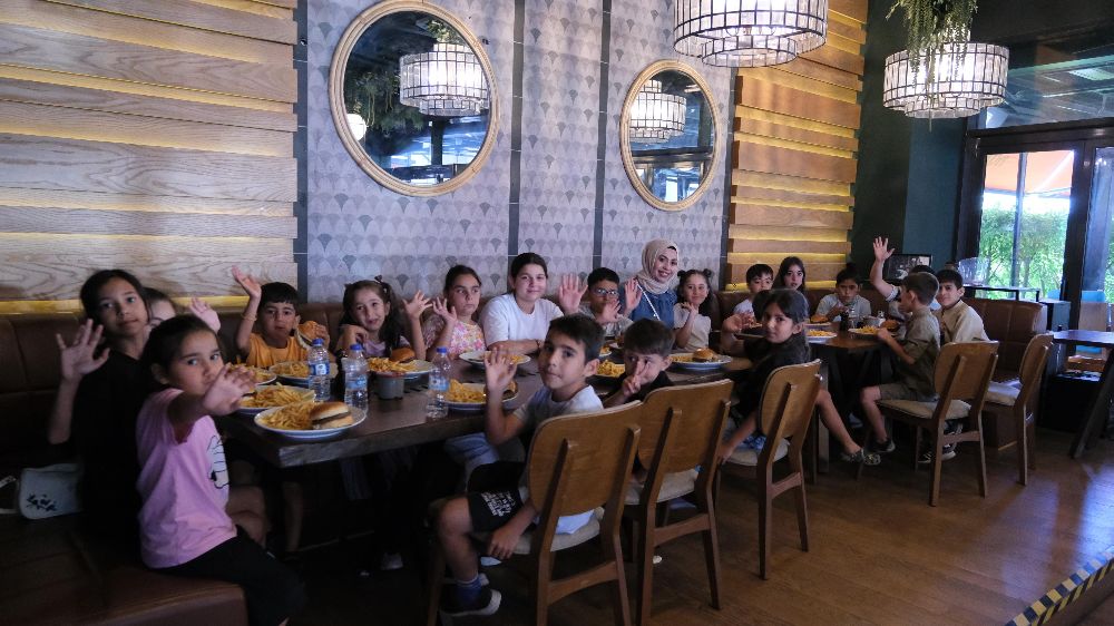 MÜSİAD Antalya'dan çocuklara karne şenliği