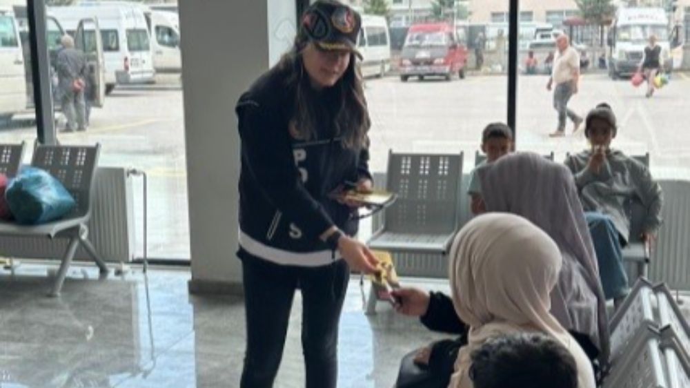 Narkotik ekiplerinden bilgilendirme çalışması