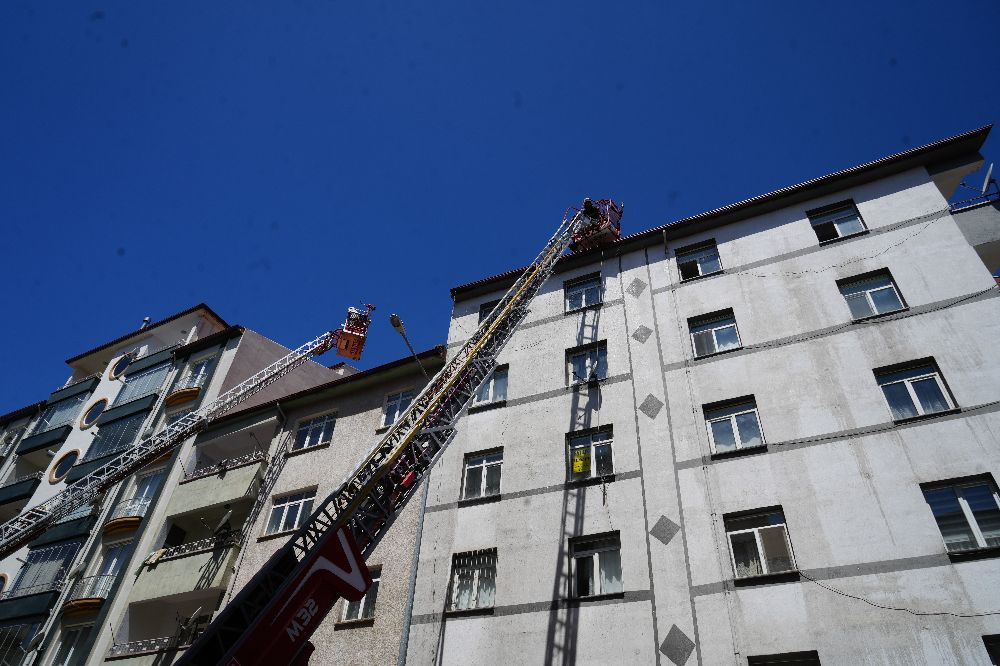Niğde'de bacadan çıkan yangın korkuttu