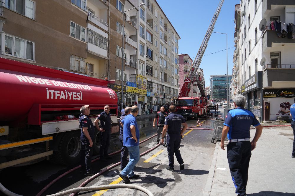 Niğde'de bacadan çıkan yangın korkuttu