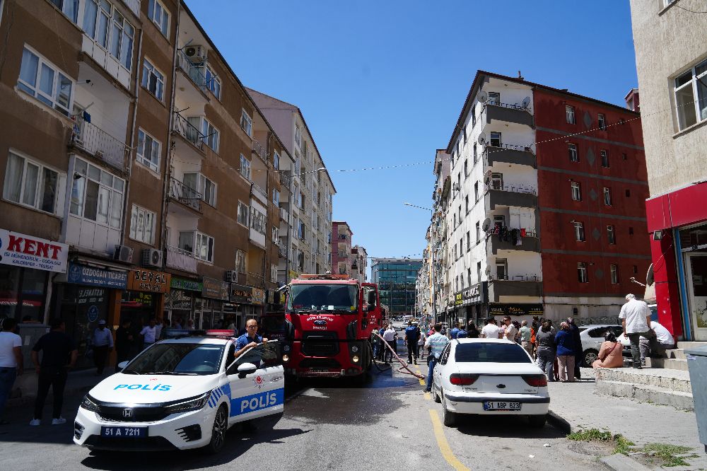 Niğde'de bacadan çıkan yangın korkuttu