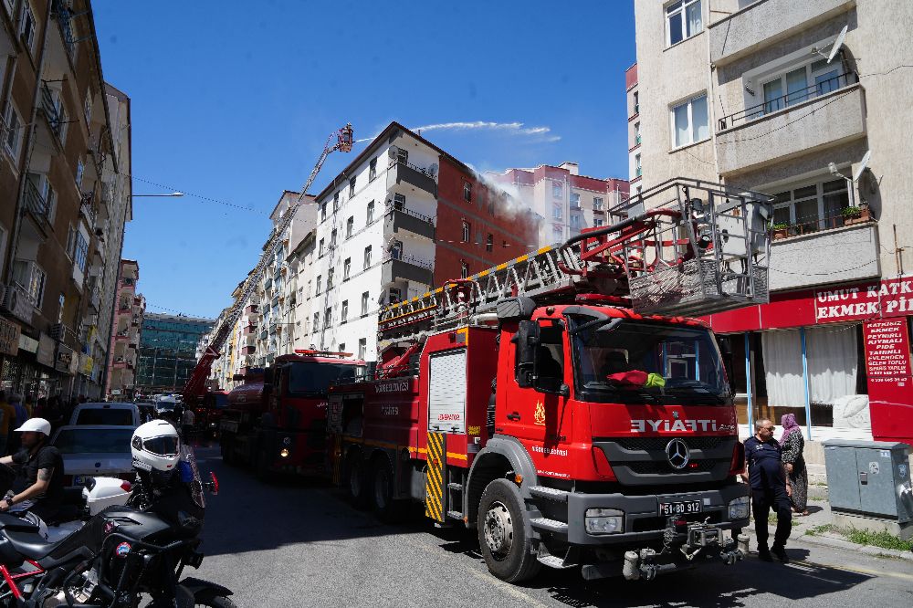 Niğde'de bacadan çıkan yangın korkuttu