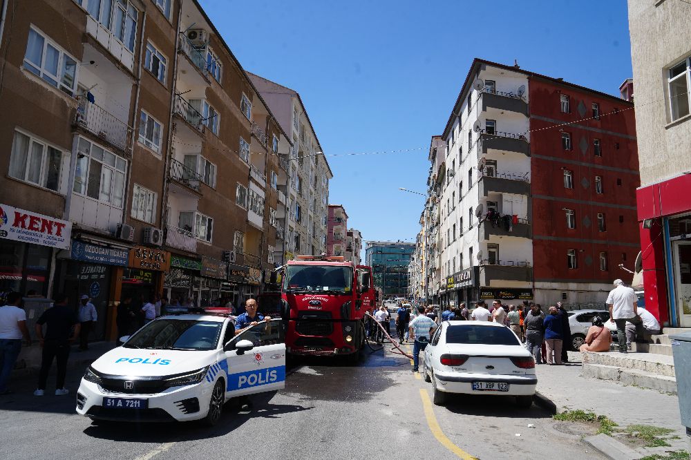 Niğde'de bacadan çıkan yangın korkuttu