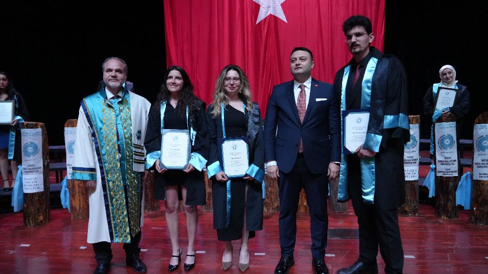 Niğde Ömer Halisdemir Üniversitesinde mezuniyet töreni: 2 bin öğrenci kep attı