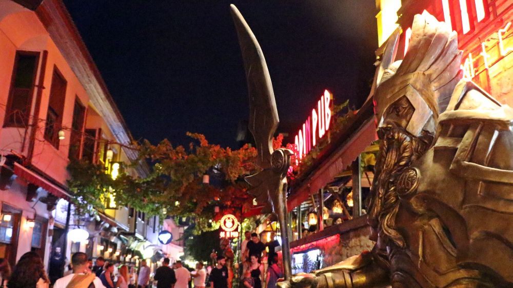 Nüfusu gündüz 82, gece 10 bin