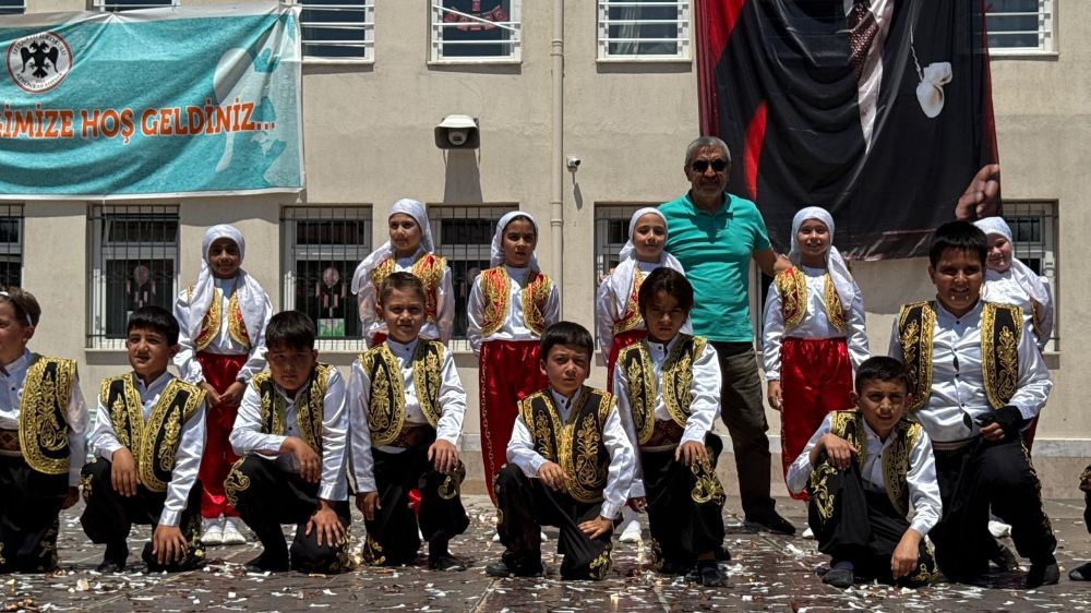 Öğrenciler bahar şenliğinde doyasıya eğlendi