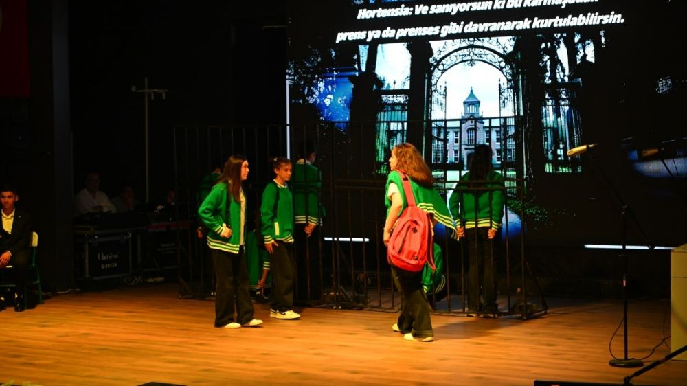 Öğrencilerin sahne performansları ilgi gördü
