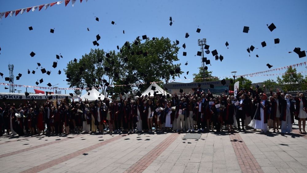 OMÜ İİBF’de mezuniyet sevinci