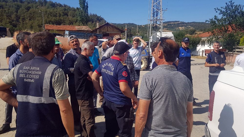 Orman yangını sebebiyle evlerinden tahliye edilen vatandaşın endişeli bekleyişi sürüyor