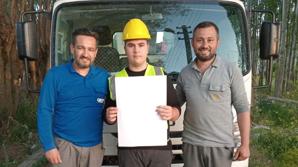 Otizmli gencin aydınlatma direği talebi anında karşılık buldu