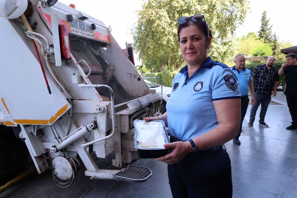 Otobüs Terminali'nde usulsüz taşınan 700 kilogram peynir çöp kamyonu çağrılarak imha edildi