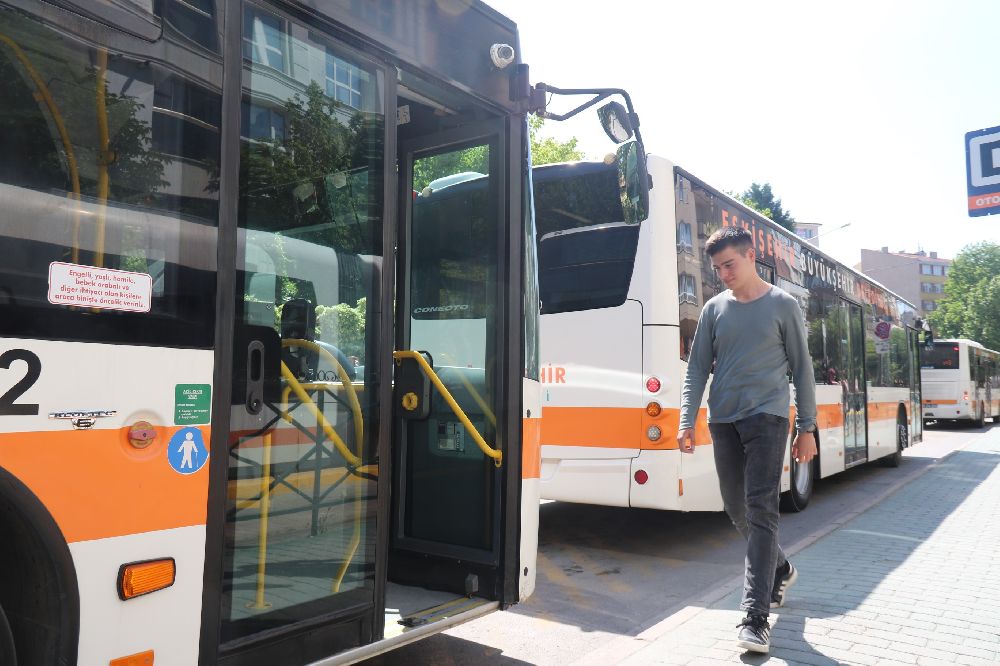 (ÖZEL) Eskişehirli gencin tek tutkusu toplu taşıma araçları