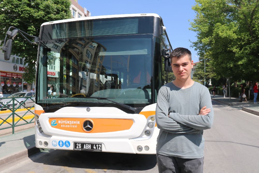 (ÖZEL) Eskişehirli gencin tek tutkusu toplu taşıma araçları