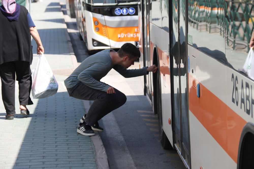 (ÖZEL) Eskişehirli gencin tek tutkusu toplu taşıma araçları