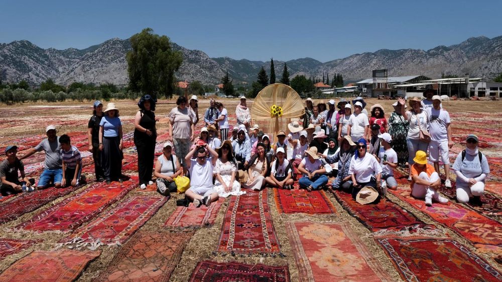 Özel gereksinimli çocuklar, kilim tarlalarını gezdi