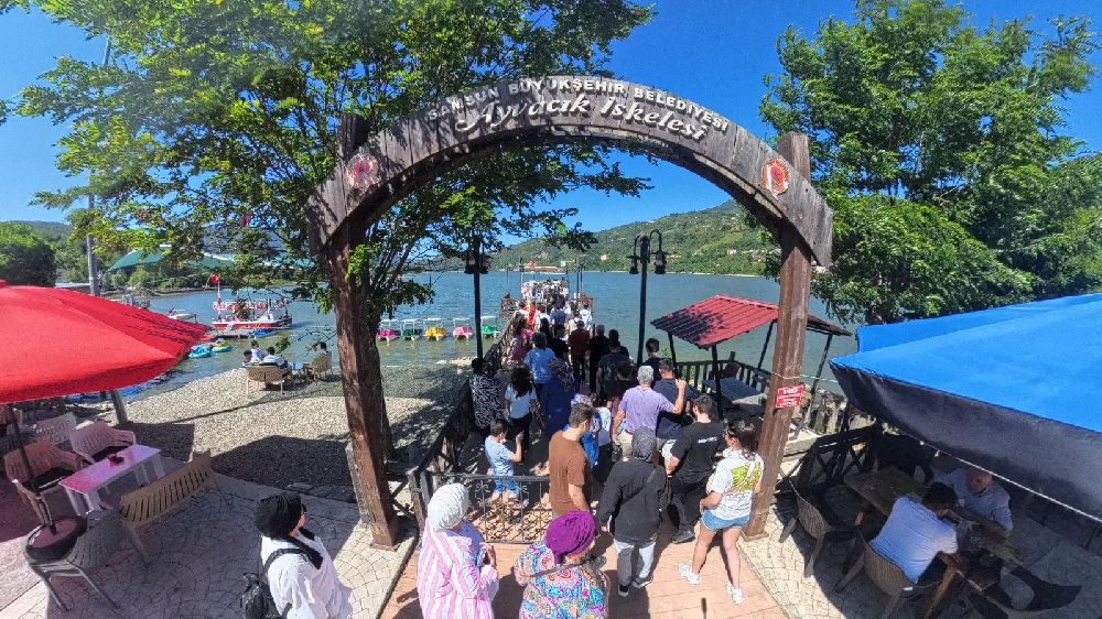 Petek Genç gezi ve kamp programları başladı