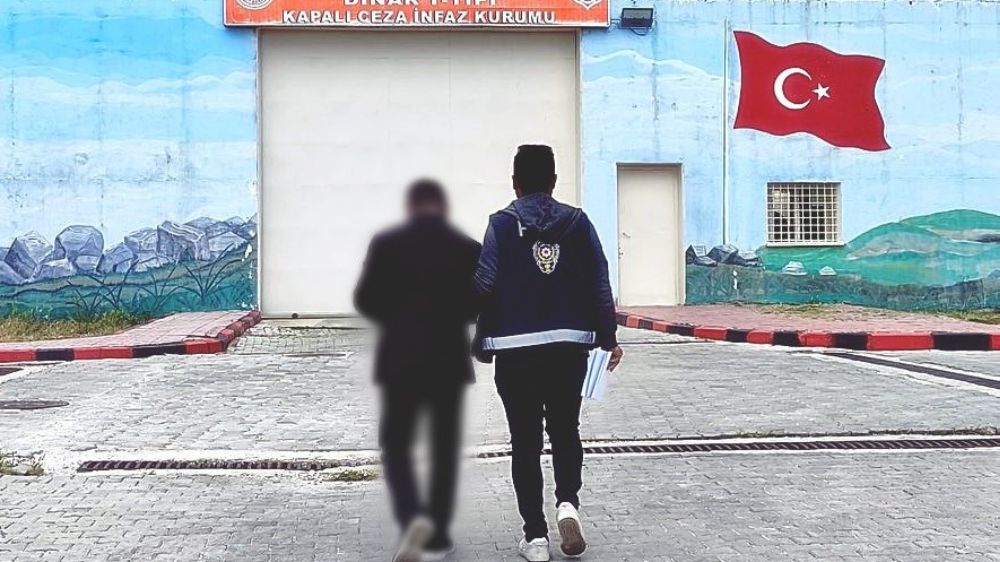 Polis hapis cezasıyla aranan şahsı yakaladı