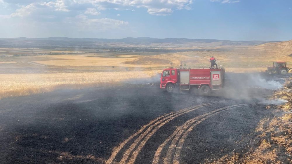 Sandıklı’da tarım arazilerinde yangın çıktı
